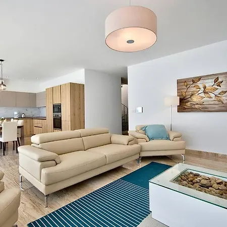 בית אירוח Marble Luxury W Pool !