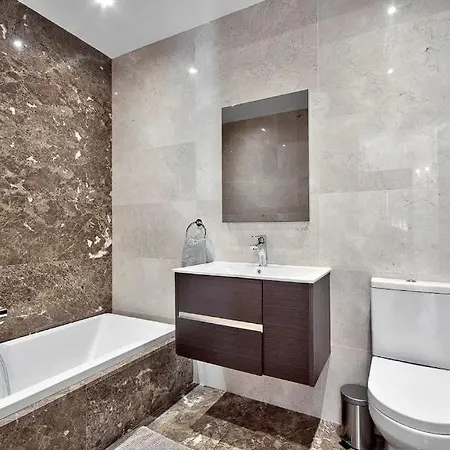 בית אירוח Marble Luxury W Pool ! *