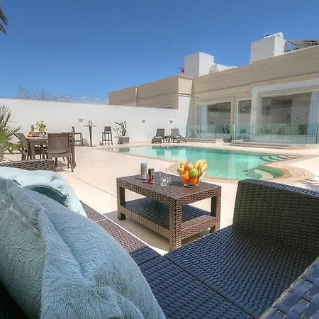 Marble Luxury W Pool ! בית אירוח *