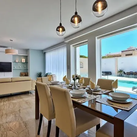 Marble Luxury W Pool ! منزل للإقامة